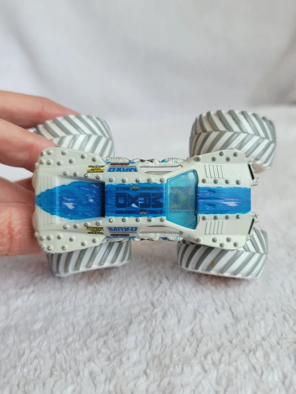 Monster Jam Gears & Galaxies Max-D Ice 1:64 Die-Cast Truck Spin Master-2021